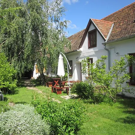 Apartment Bozsoki Piheno